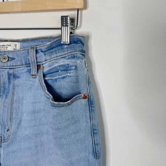 Abercrombie & Fitch Light Wash Straight Leg Jeans with Knee Rips - Picture 4 of 5
